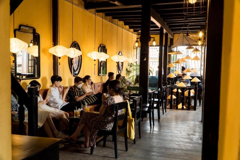 Các mô hình quán cafe phong cách Hội An được ưa chuộng gồm: quán cafe sân vườn cổ kính, quán cafe nhà cổ gỗ truyền thống,... 