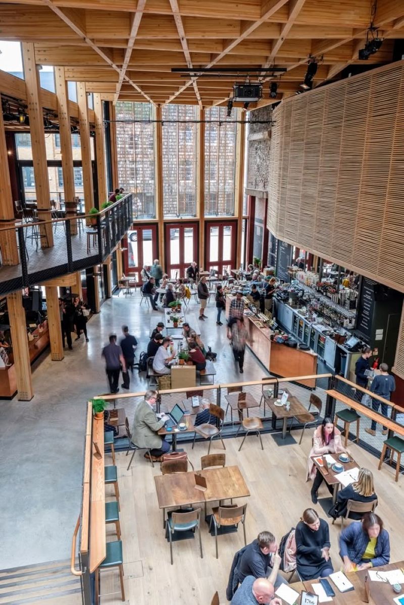 Thiết kế quán cafe khung thép & gỗ giúp tối ưu chi phí và thời gian thi công nhờ kết cấu tiền chế linh hoạt 