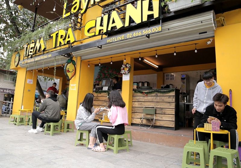 Tiệm trà chanh này được thiết kế với không gian trẻ trung, hiện đại, mang lại cảm giác thoải mái, ấm cúng cho khách hàng