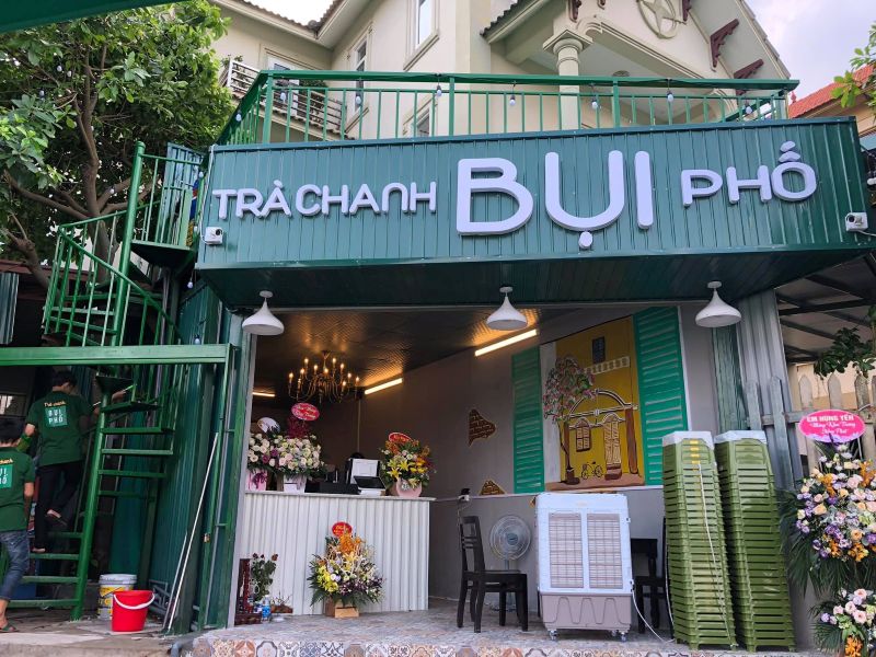 Không gian quán trà chanh được thiết kế với gam màu tươi sáng, trẻ trung tạo nên cảm giác mát mẻ, bắt mắt người đi qua