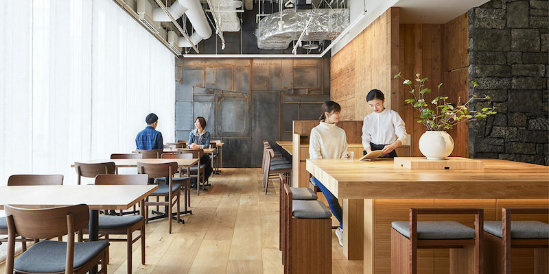 Phong cách Muji giúp quán cafe thể hiện sự hiện đại, tối giản nhưng tinh tế, dễ dàng thu hút khách hàng yêu thích sự tiện nghi, đồng thời phù hợp với nhiều loại không gian, kể cả quán nhỏ