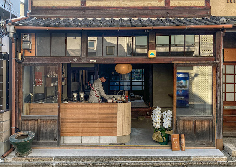 Phong cách Machiya giúp quán cafe tạo trải nghiệm hoài cổ, độc đáo, thu hút khách yêu thích văn hóa truyền thống Nhật Bản và tìm kiếm không gian ấm cúng, gần gũi