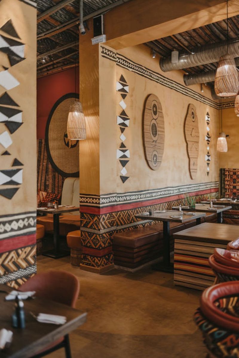 Khu vực trong nhà quán cafe phong cách Bohemian mang lại không gian ấm áp, thư giãn và nhiều cảm hứng sáng tạo cho khách hàng