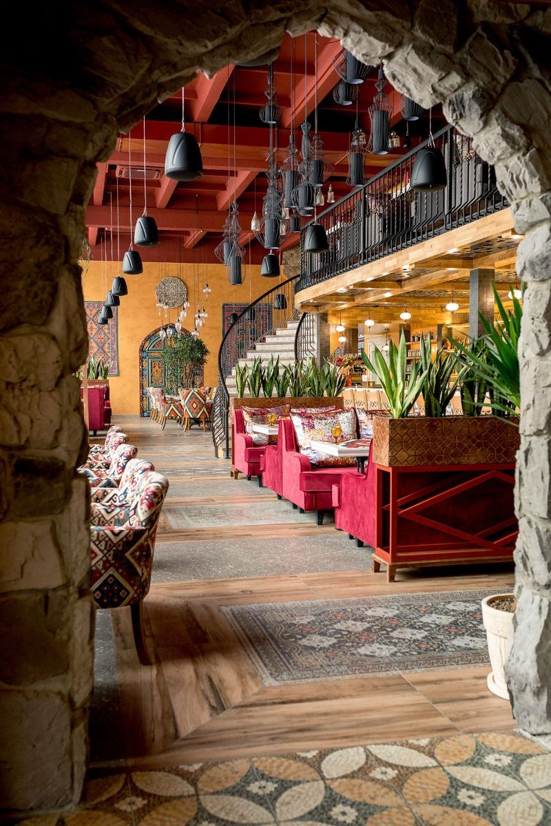 Khu vực trong nhà quán cafe phong cách Bohemian tạo góc check-in “sống ảo” đa dạng cho khách hàng 