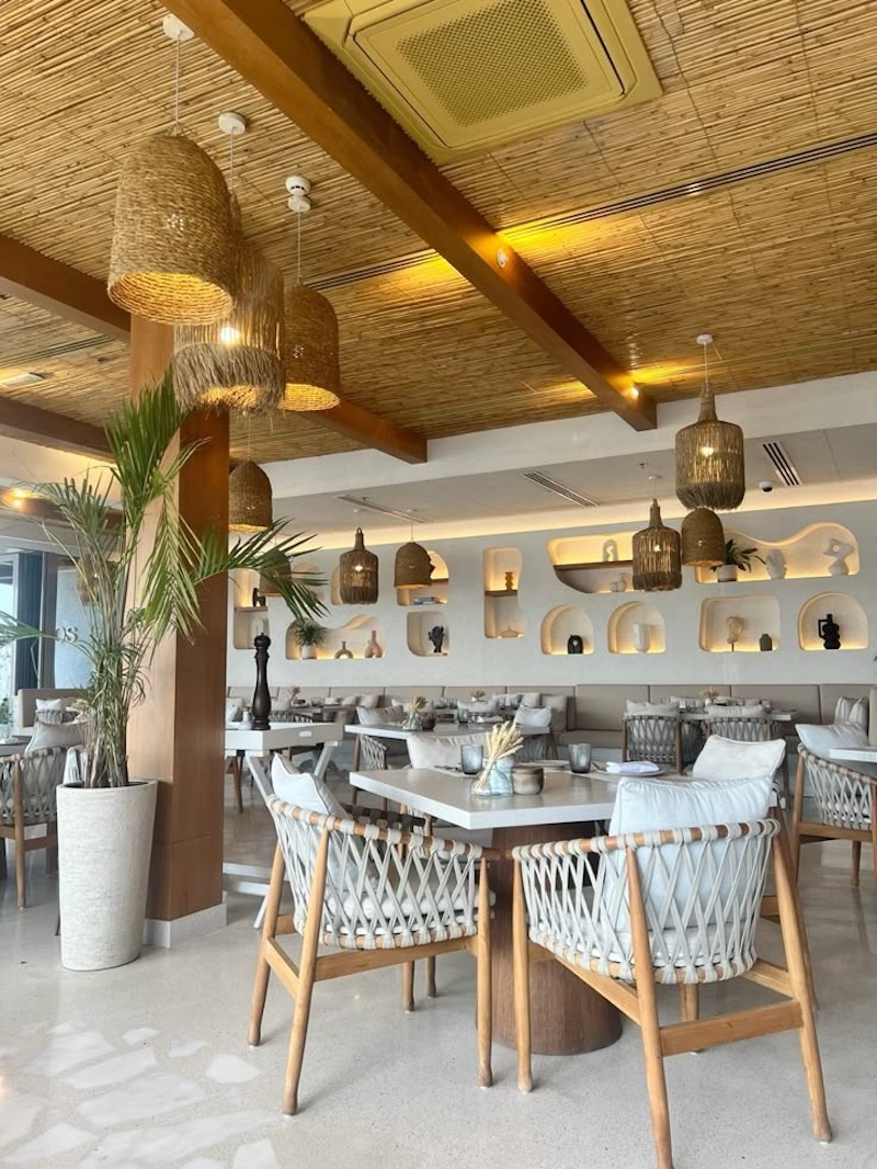 Sự phối hợp đa dạng giữa nhiều chất liệu không chỉ nâng cao giá trị thẩm mỹ mà còn giúp quán cafe trở nên khác biệt, giàu cá tính và dễ gây ấn tượng với khách hàng