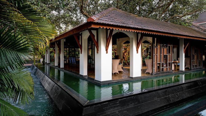 Thể hiện đường nét kiến trúc và vật liệu tự nhiên hòa quyện để tái hiện vẻ đẹp Đông Dương