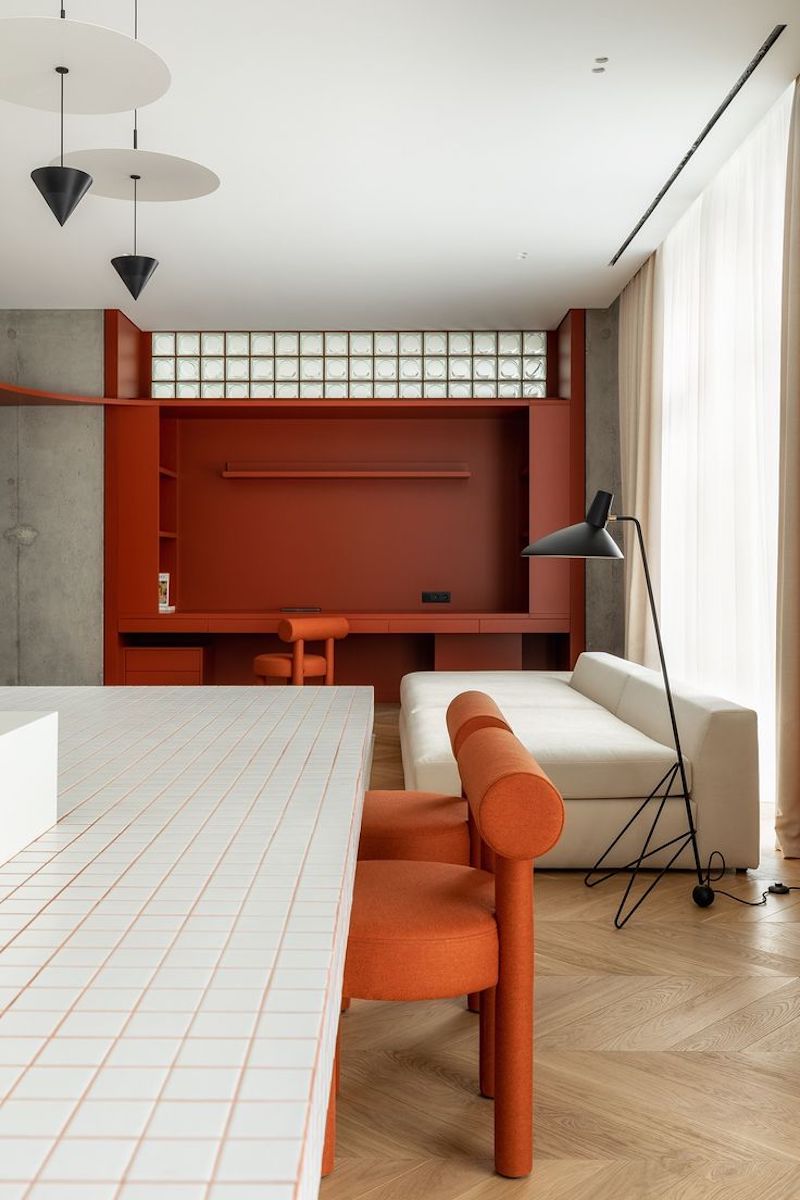 Nhà ở phong cách Bauhaus thường kết hợp màu cơ bản và tông trung tính, vừa nổi bật vừa cân bằng