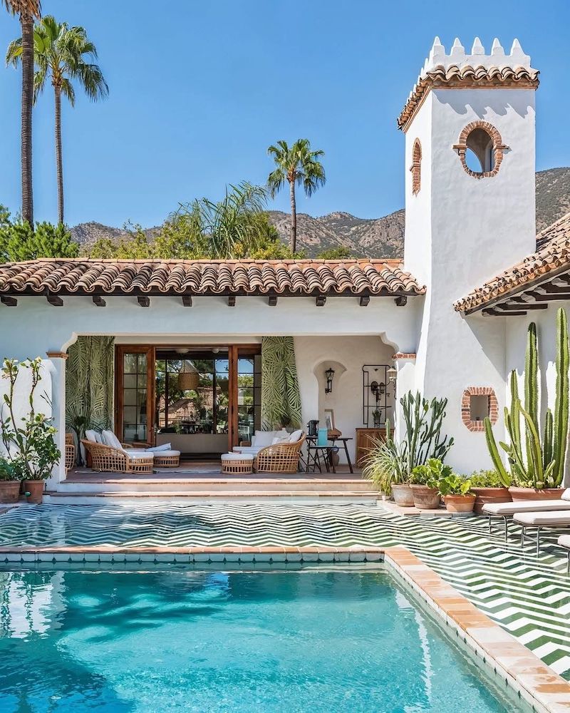 Thiết kế homestay phong cách Địa Trung Hải kết hợp vật liệu gỗ, đá, gạch thô và vải lanh mang lại vẻ đẹp mộc mạc, chân thực 