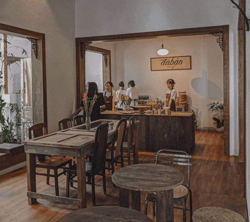 Thiết kế quán cafe phong cách cổ có thể lấy cảm hứng từ Indochine, Retro hay Vintage, mỗi phong cách đều mang nét đặc trưng riêng biệt