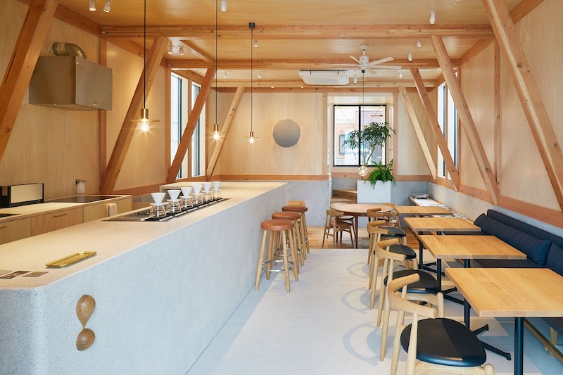 Phong cách nội thất Nhật Bản hiện đại không chỉ giúp quán cafe trở nên khác biệt mà còn mang đến trải nghiệm thư giãn và cân bằng