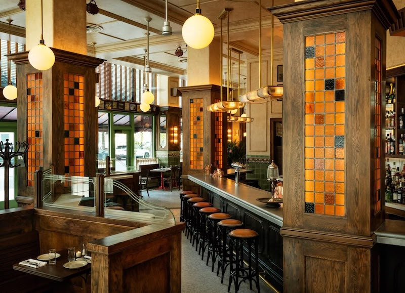 Thiết kế nội thất nhà hàng Retro cổ điển đề cao sự cân bằng giữa nét xưa và sự tiện nghi hiện đại 