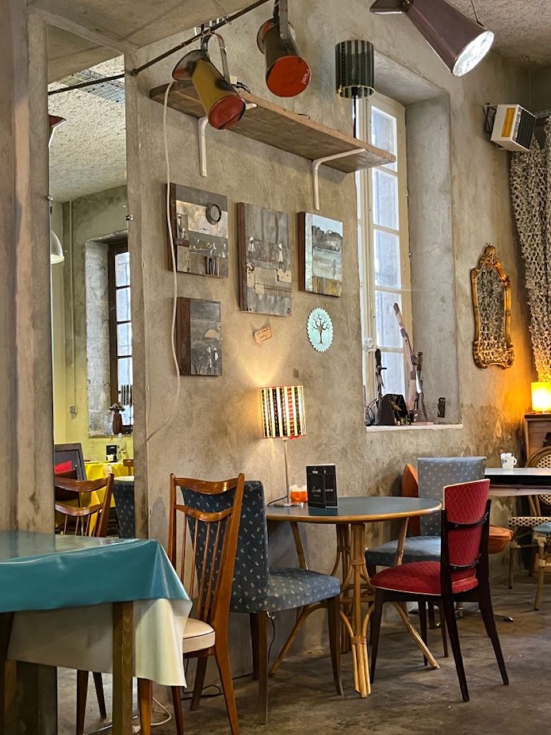 Thiết kế nhà hàng Retro cổ điển phù hợp với những thương hiệu muốn thể hiện sự tinh tế, chậm rãi và đậm chất nghệ thuật 