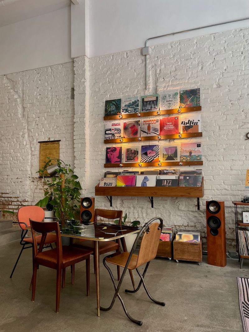 Khi được bố trí hợp lý, thiết kế quán cafe Retro cổ điển vừa giữ nét cổ điển vừa mang hơi thở hiện đại, không hề lỗi thời