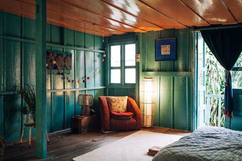 Phong cách Retro Vintage giúp homestay ghi điểm với du khách nhờ màu sắc trầm ấm và những món đồ decor mang dấu ấn thời gian 