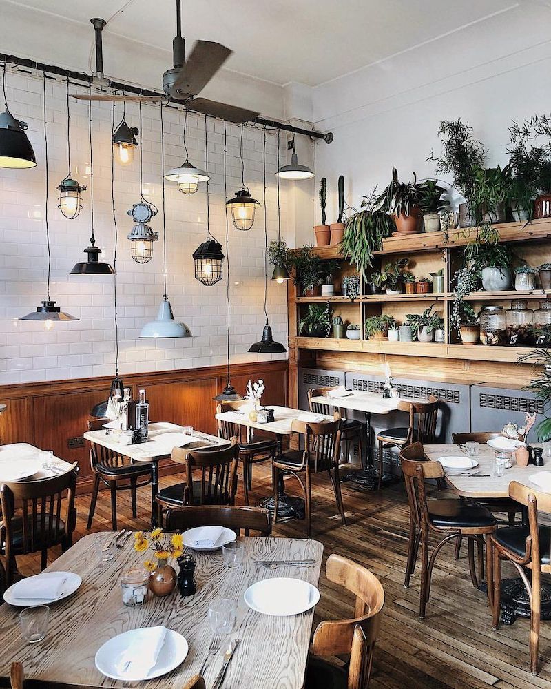 Phong cách Retro Vintage trong nhà hàng mang đến trải nghiệm thưởng thức ẩm thực đầy cảm xúc, ấm cúng và thân thuộc