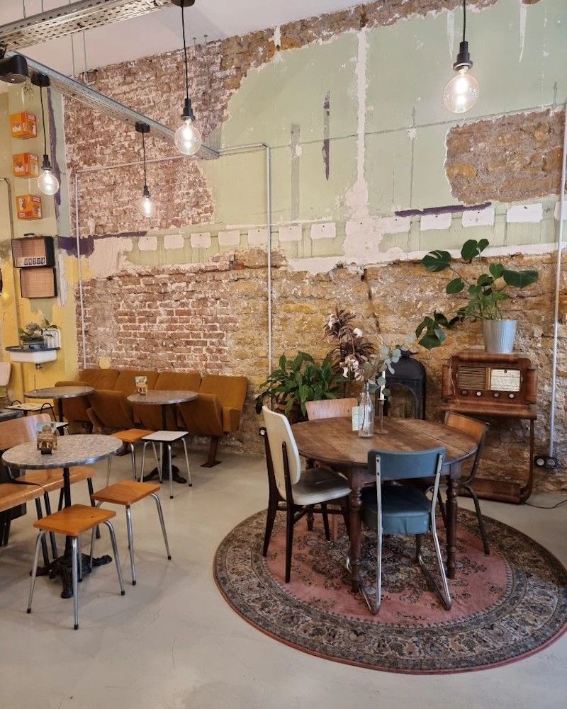 Phong cách Retro Vintage giúp nhà hàng vừa giữ nét xưa cũ, vừa tạo trải nghiệm sang trọng, tinh tế và khác biệt