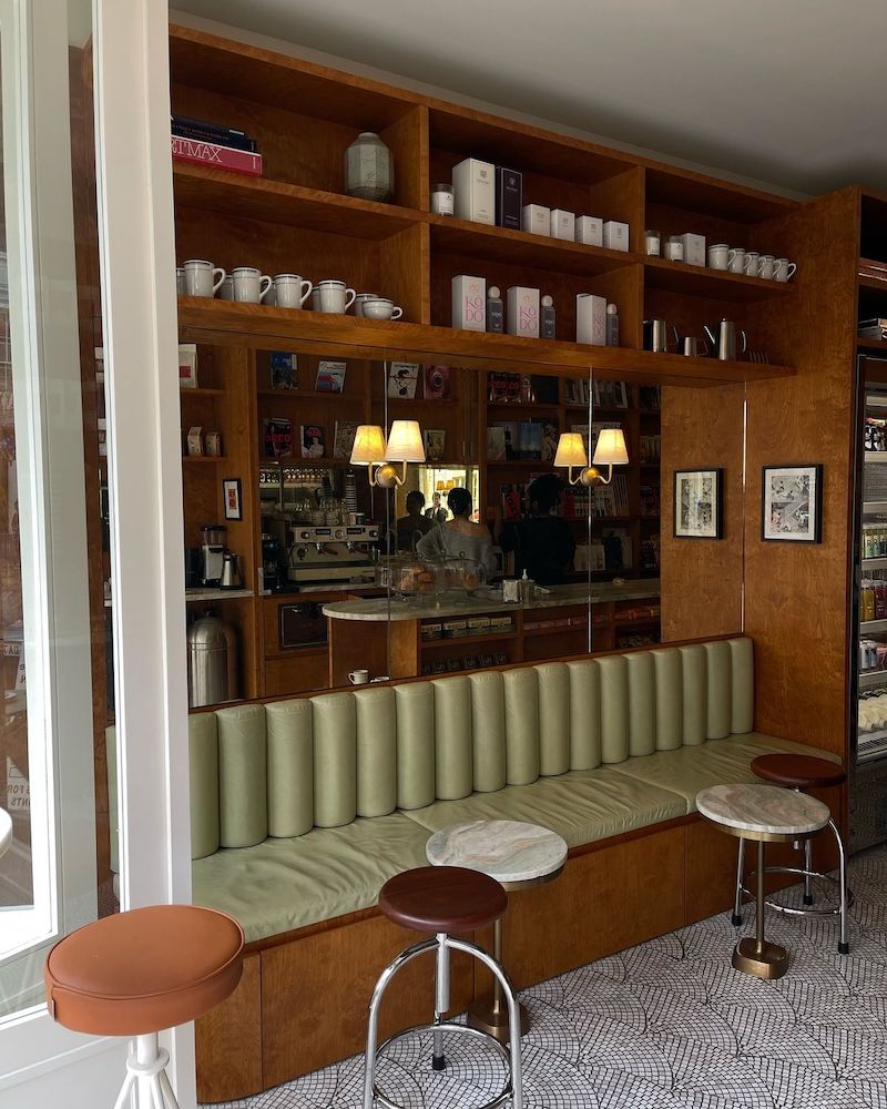 Khi thiết kế quán cafe, phong cách Retro Vintage giúp cân bằng giữa vẻ cổ điển và sự tiện nghi của không gian hiện đại