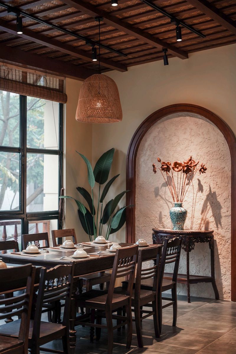 Phong cách Việt là xu hướng thiết kế lấy cảm hứng từ văn hóa, kiến trúc và lối sống truyền thống Việt Nam, sử dụng vật liệu tự nhiên, họa tiết dân gian và bố cục hài hòa 