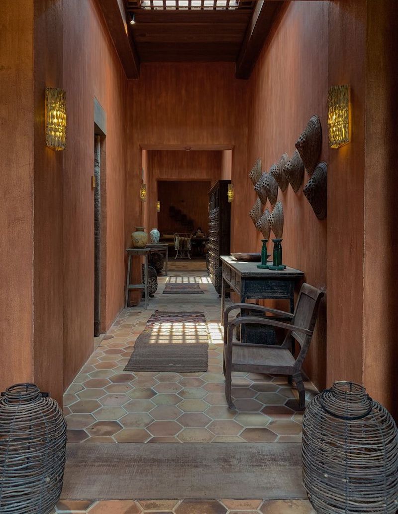 Thiết kế khách sạn phong cách Việt giúp du khách trải nghiệm văn hóa Việt trọn vẹn, vừa hiện đại vừa giữ được hồn truyền thống 