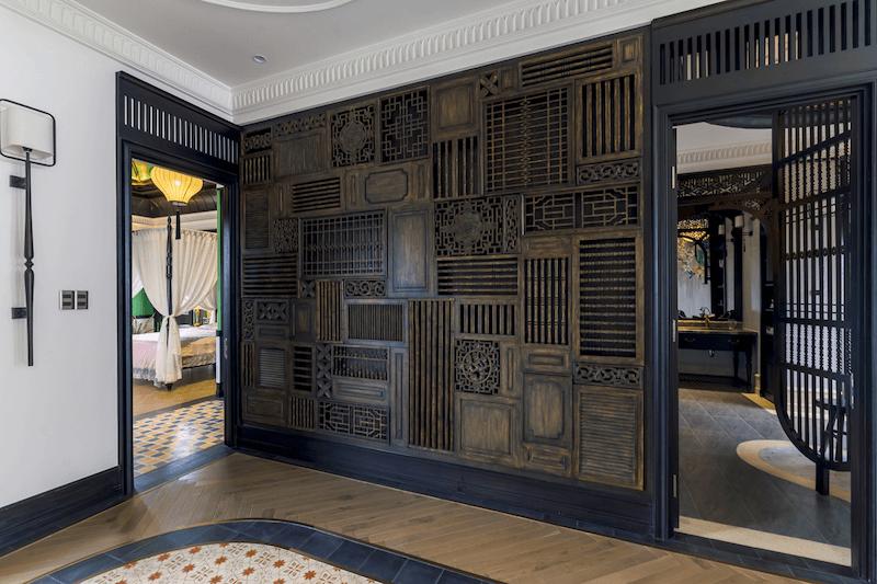 Thiết kế khách sạn phong cách Việt bố trí không gian mở, kết nối thiên nhiên với hồ nước, sân vườn và cây xanh để mang lại sự thư giãn 