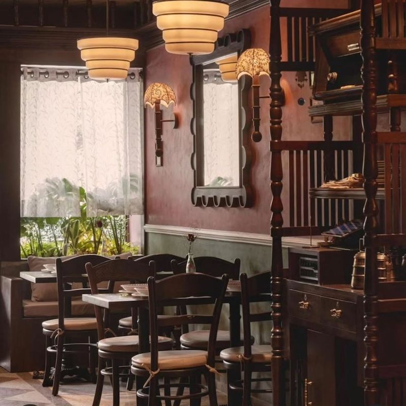 Không gian mở, đón gió trong phong cách Việt là cách thiết kế tạo sự thông thoáng, tận dụng tối đa gió và ánh sáng tự nhiên để mang lại cảm giác gần gũi, hài hòa với thiên nhiên 