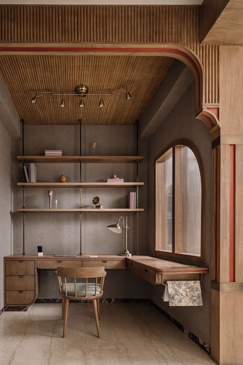 Thiết kế phòng làm việc phong cách Việt cân bằng giữa tinh thần truyền thống và tiện nghi hiện đại, giúp không gian vừa đẹp vừa tiện dụng 