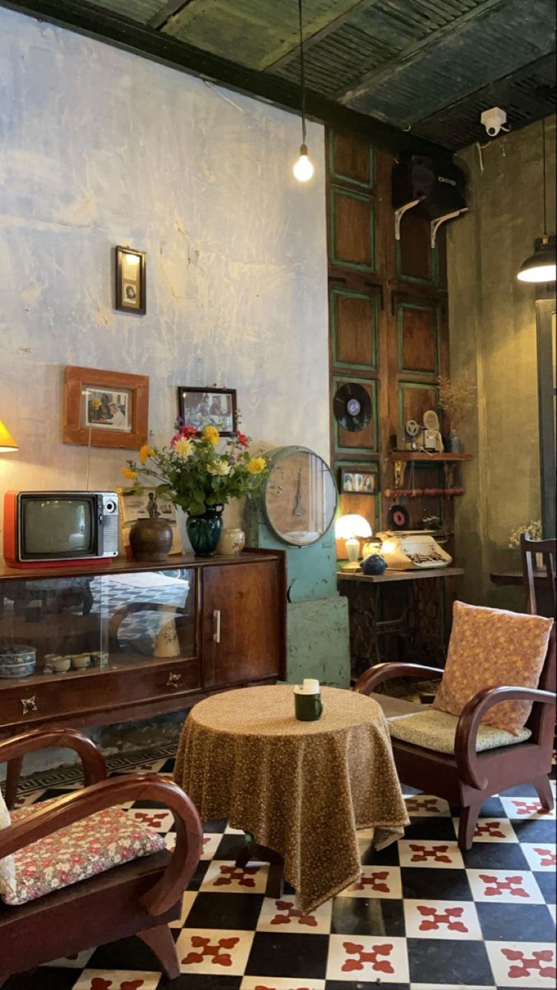 Với thiết kế quán cafe phong cách cổ, không gian trở thành nơi gắn kết cảm xúc, khơi gợi ký ức và mang lại trải nghiệm đáng nhớ cho mọi người