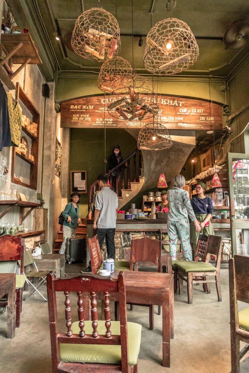 Thiết kế quán cafe phong cách cổ không chỉ mang tính thẩm mỹ mà còn thể hiện phong cách sống và cá tính của chủ quán