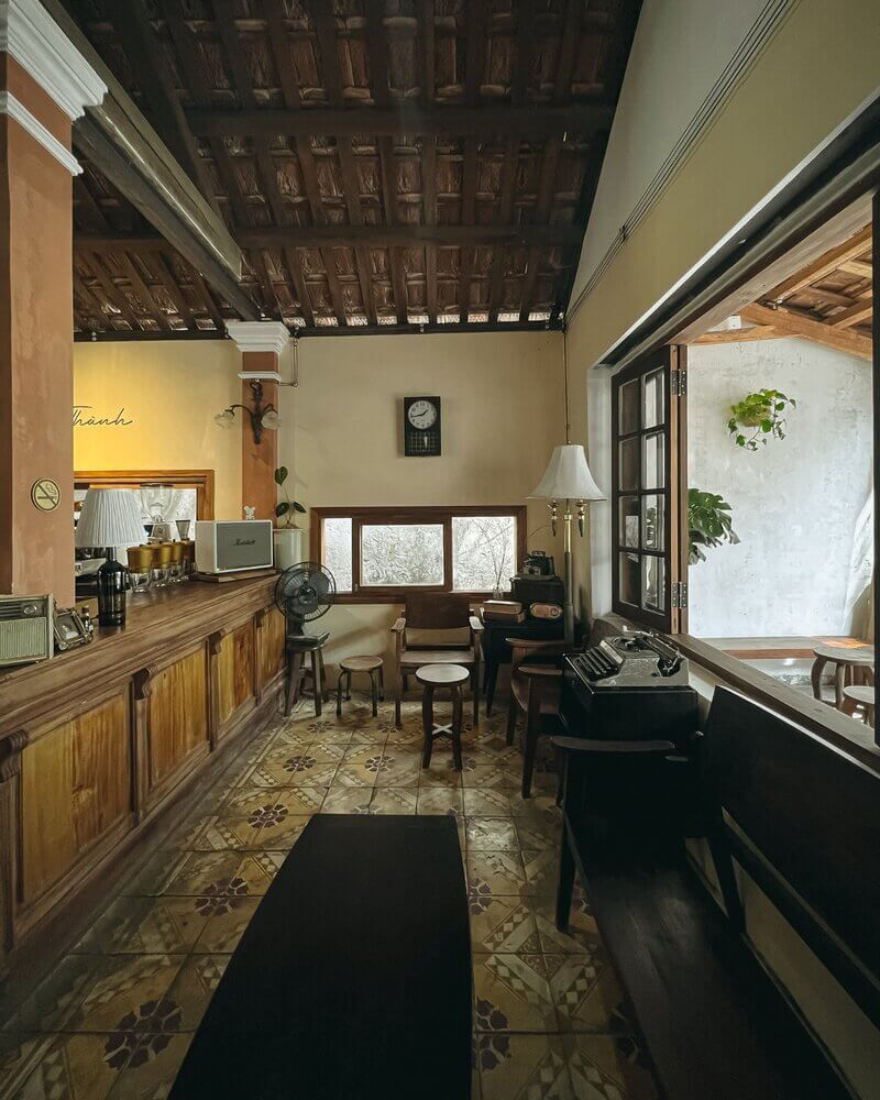 Thiết kế quán cafe phong cách cổ phù hợp cho những ai yêu thích sự tĩnh lặng, muốn rời xa ồn ào để tìm lại chút xưa cũ