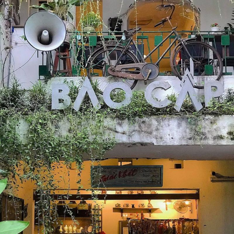 Phong cách thời bao cấp Việt Nam đặc biệt phù hợp với khách hàng muốn trải nghiệm không gian hoài cổ, gợi nhớ ký ức xưa