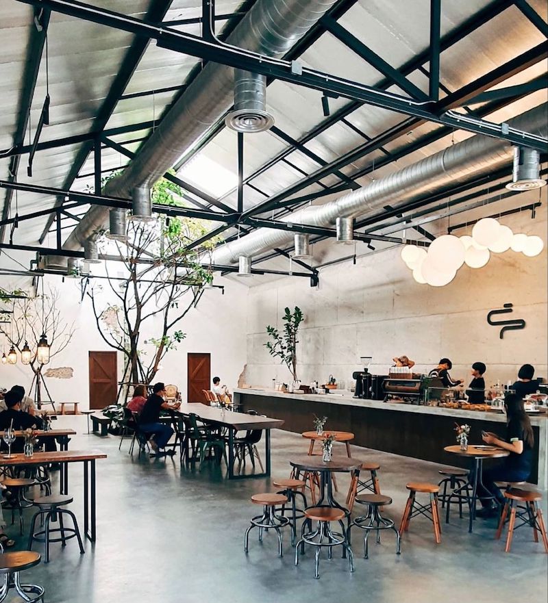 Chủ đầu tư nên thiết kế kết cấu tối ưu khẩu độ và vị trí cột, đảm bảo không gian mở, chịu lực tốt và chống ăn mòn bền vững