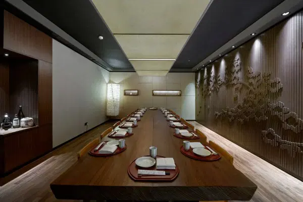 Thiết kế phòng ăn VIP cho nhà hàng Nhật ưu tiên bố cục gọn gàng và thông thoáng, đảm bảo sự cân bằng của triết lý wabi-sabi 