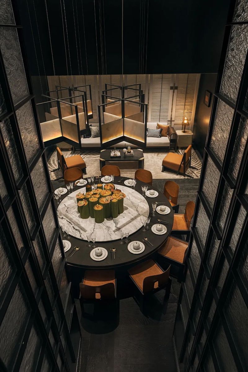 Thiết kế phòng ăn VIP cho nhà hàng Trung ưu tiên chất liệu gỗ chạm khắc và họa tiết Á Đông để tăng chiều sâu văn hóa 