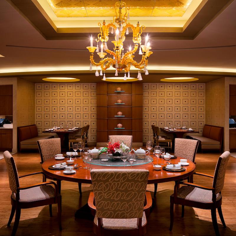 Thiết kế phòng ăn VIP cho nhà hàng Trung nên ưu tiên âm thanh nhẹ và cách âm tốt để giữ sự riêng tư cho các buổi chiêu đãi