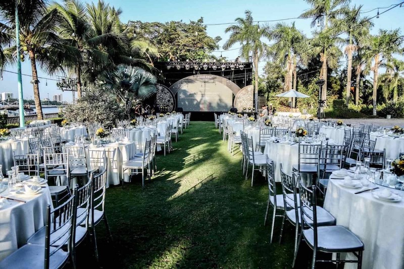 Việc tính toán diện tích hợp lý là bước đầu quan trọng để thiết kế một nhà hàng tiệc cưới ngoài trời vừa đẹp, vừa tiện nghi và vận hành hiệu quả. 