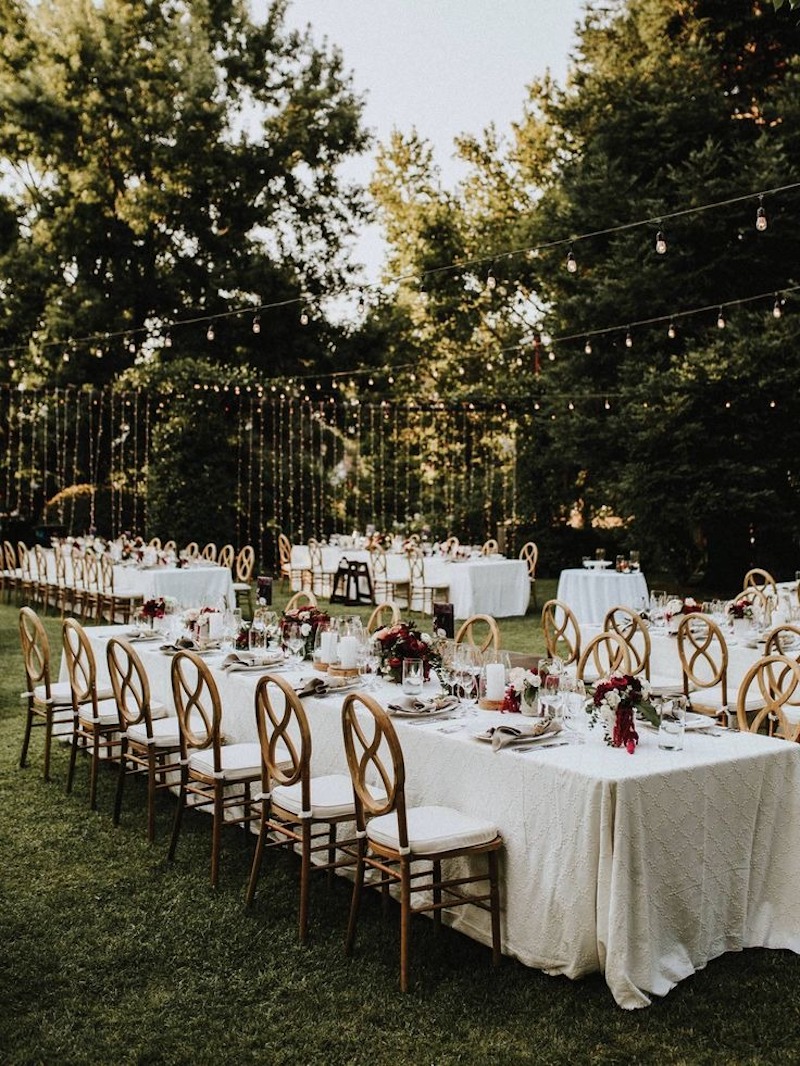 Nhà hàng tiệc cưới Rustic sử dụng các chi tiết trang trí thủ công để mang đến vẻ đẹp mộc mạc, chân thật 