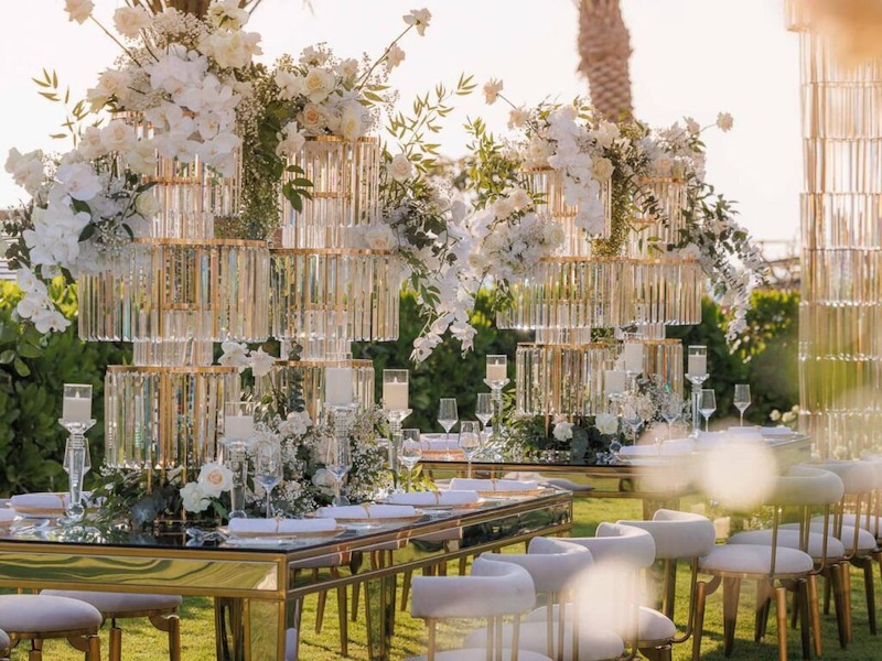 Thiết kế nhà hàng tiệc cưới ngoài trời phong cách Luxury gây ấn tượng với vật liệu cao cấp như đá cẩm thạch, kính và kim loại mạ vàng