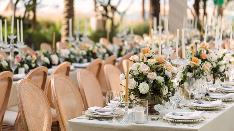 Nhà hàng tiệc cưới ngoài trời Luxury tập trung vào bố cục hài hòa, lối đi rộng và khu vực tiệc nổi bật