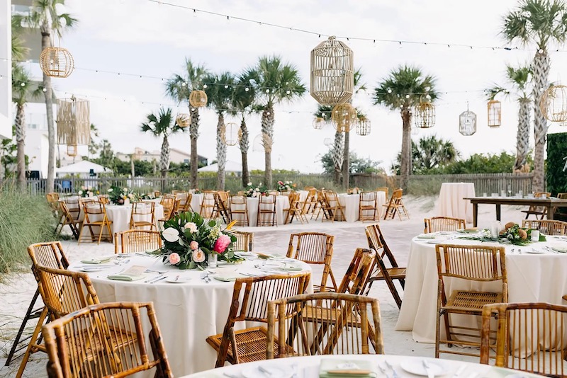 Thiết kế Tropical giúp khách mời tận hưởng không khí trong lành và gần gũi với thiên nhiên