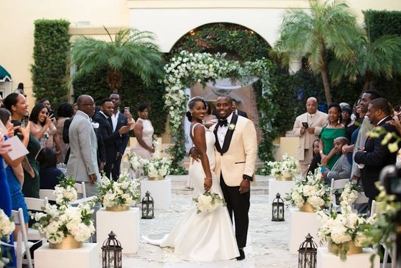 Phong cách Tropical mang đến trải nghiệm tiệc cưới gần gũi với thiên nhiên, tươi mới và thư giãn