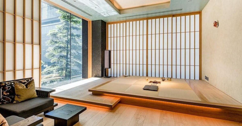 Nhờ cách xử lý ánh sáng khéo léo, không gian mang phong cách tối giản Nhật Bản luôn ấm cúng, tĩnh lặng và đầy cảm xúc