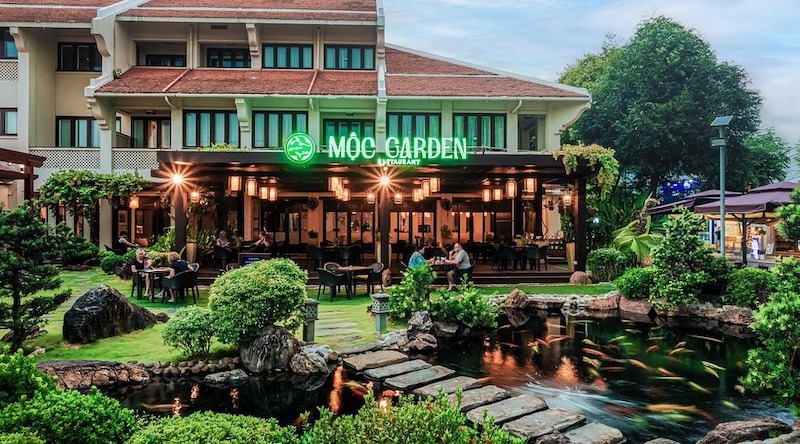 Vật liệu xây dựng và nội thất ngoài trời nên chống mối mọt, chống ẩm, dễ vệ sinh và phù hợp phong cách tổng thể