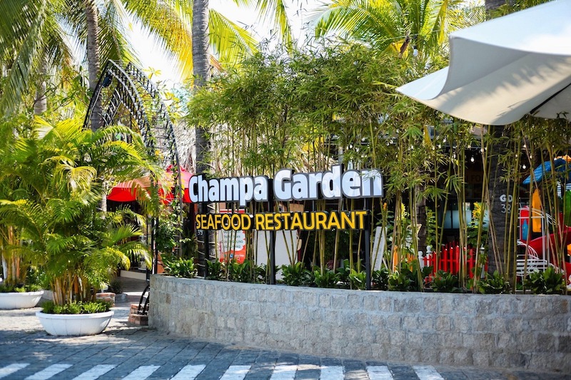 Khu vực đón tiếp vừa tạo trải nghiệm đầu tiên tích cực, vừa hỗ trợ hoạt động vận hành mượt mà, chuẩn bị cho khách bước vào các khu vực ăn uống và giải trí