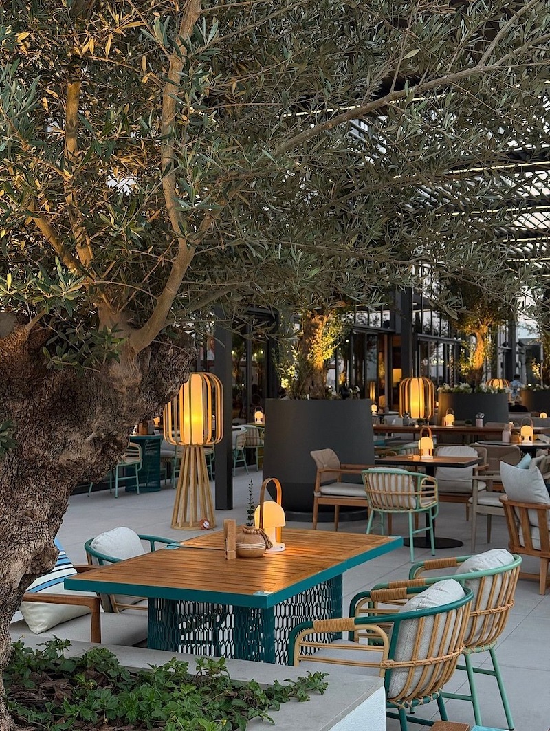 Thiết kế nhà hàng sân vườn giúp nhóm bạn trẻ check-in sống ảo với tiểu cảnh, ghế nghỉ và ánh sáng trang trí độc đáo