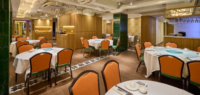 Nhà hàng Trung Hoa Hiện đại thường ứng dụng ánh sáng gián tiếp và đèn treo tinh gọn để tạo bầu không khí ấm áp, thư giãn nhưng vẫn sang trọng 