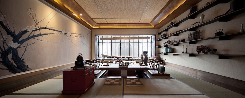 Nhà hàng Zen Trung Hoa chú trọng bố cục tinh gọn, không gian thoáng và không dùng họa tiết rườm rà, mang lại sự an yên và sang trọng nhẹ nhàng 