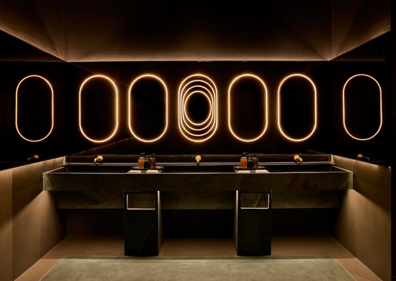 Nguyên tắc đề cao thẩm mỹ và phong cách riêng giúp nhà vệ sinh nhà hàng hài hòa với tổng thể, tạo ấn tượng chuyên nghiệp, thu hút và nâng cao trải nghiệm khách hàng