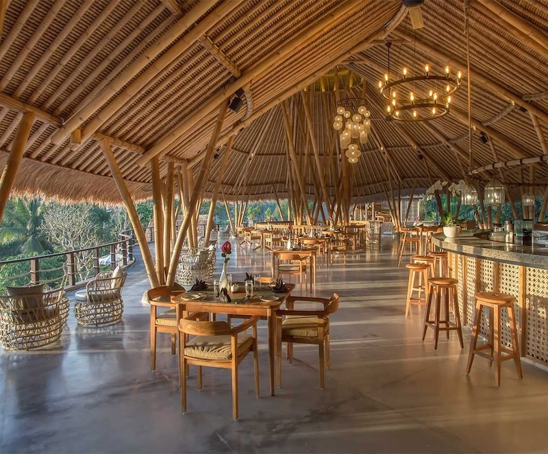 Thiết kế nhà hàng bằng tre nên chú ý xử lý tre chống mối mọt ẩm mốc đảm bảo tuổi thọ lâu dài và an toàn cho khách