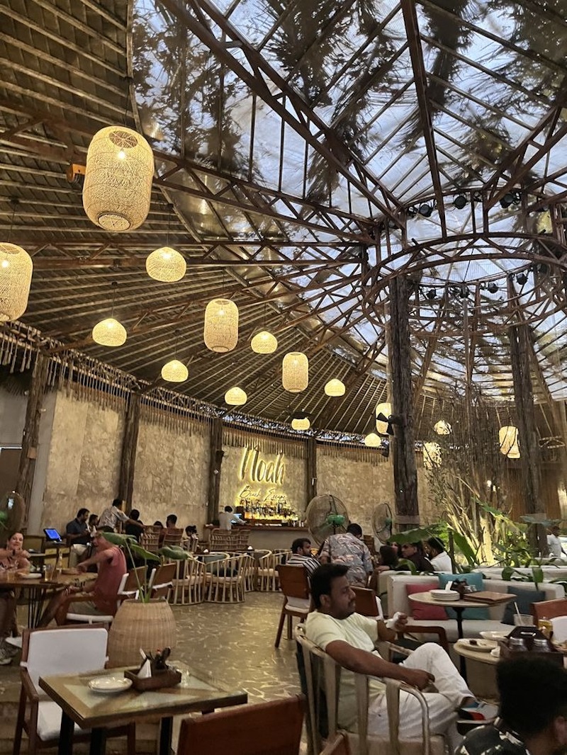 Nhà hàng bằng tre mang lại trải nghiệm truyền thống gợi nhớ hình ảnh làng quê Việt Nam thu hút khách du lịch muốn khám phá văn hóa