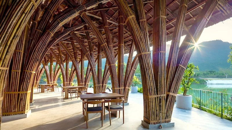 Thiết kế nhà hàng bằng tre phù hợp cho mô hình ăn uống đa dạng lẩu nướng buffet cơm quê món Á – Âu kết hợp